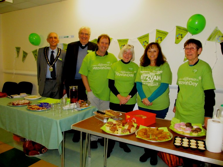 Cllr Malcolm Glass & Revd Owain Bell at Bromsgrove Mitzvah Day 2016.JPG